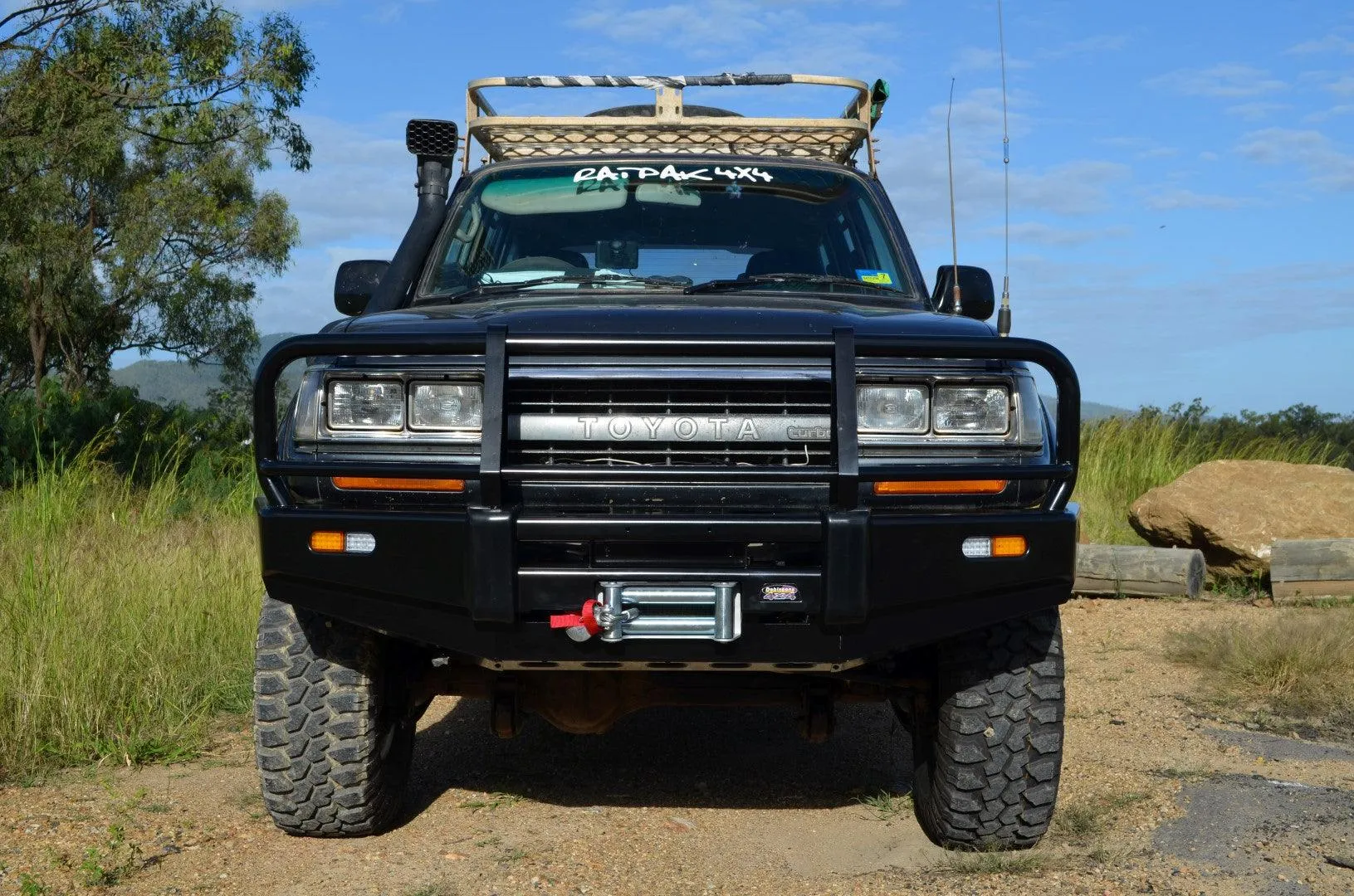 Dobinsons Classic Black Front Bullbar for Toyota Land Cruiser 80 Series (BU59-3518)