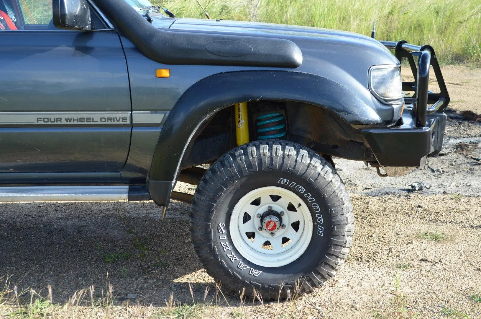 Dobinsons Classic Black Front Bullbar for Toyota Land Cruiser 80 Series (BU59-3518)